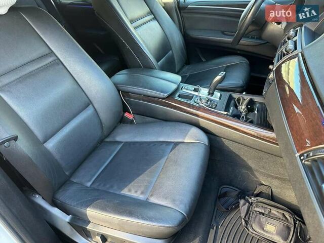 Белый БМВ Х5, объемом двигателя 3 л и пробегом 263 тыс. км за 17490 $, фото 11 на Automoto.ua