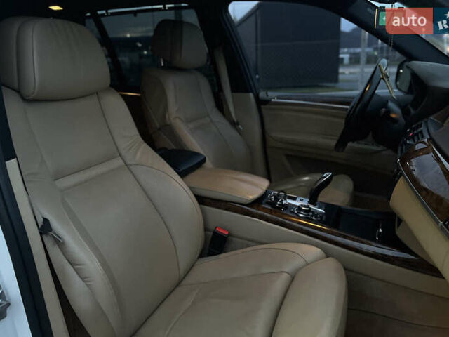 Белый БМВ Х5, объемом двигателя 3 л и пробегом 325 тыс. км за 13700 $, фото 22 на Automoto.ua