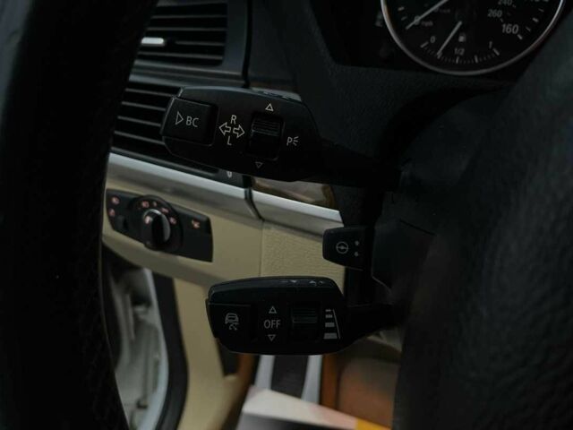 Белый БМВ Х5, объемом двигателя 3 л и пробегом 325 тыс. км за 13700 $, фото 15 на Automoto.ua