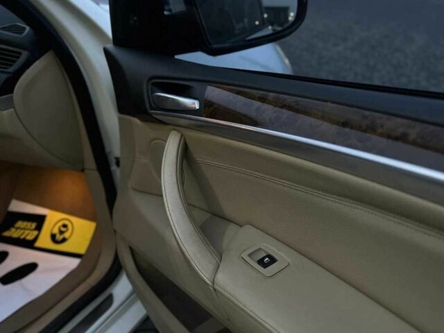 Белый БМВ Х5, объемом двигателя 3 л и пробегом 325 тыс. км за 13700 $, фото 23 на Automoto.ua