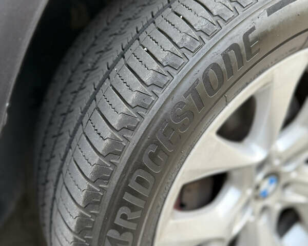 Білий БМВ Х5, об'ємом двигуна 2.99 л та пробігом 259 тис. км за 16000 $, фото 47 на Automoto.ua