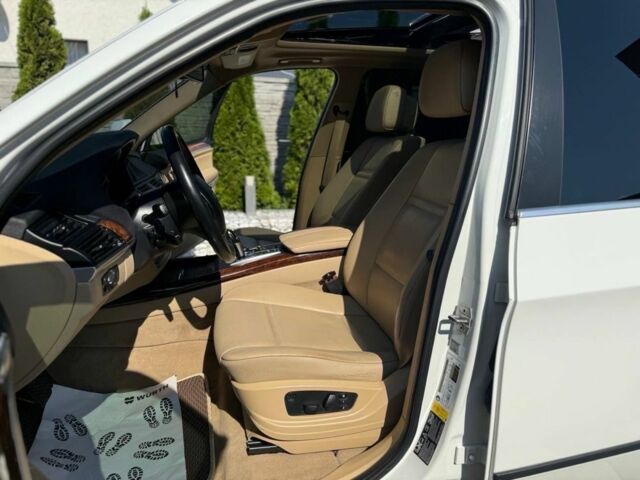 Белый БМВ Х5, объемом двигателя 3 л и пробегом 220 тыс. км за 12500 $, фото 9 на Automoto.ua