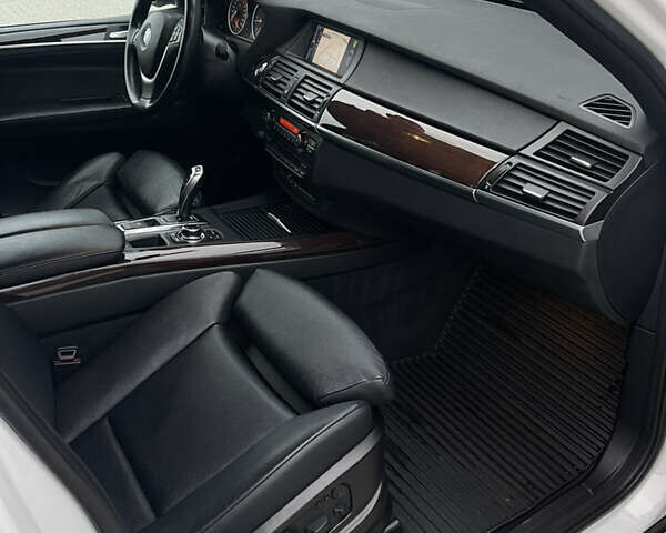 Белый БМВ Х5, объемом двигателя 2.99 л и пробегом 270 тыс. км за 19200 $, фото 41 на Automoto.ua