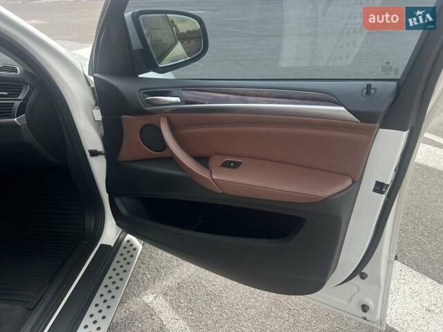 Белый БМВ Х5, объемом двигателя 3 л и пробегом 189 тыс. км за 21500 $, фото 22 на Automoto.ua