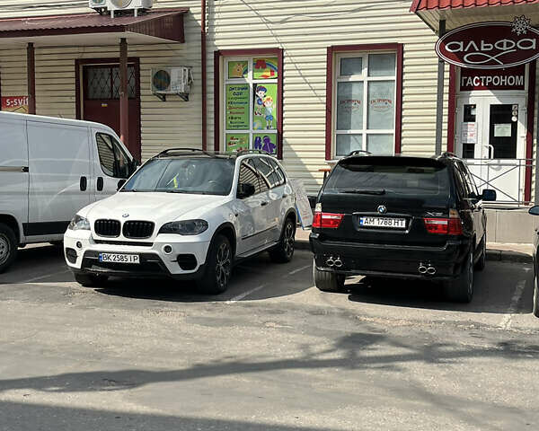 Белый БМВ Х5, объемом двигателя 3 л и пробегом 287 тыс. км за 19500 $, фото 5 на Automoto.ua