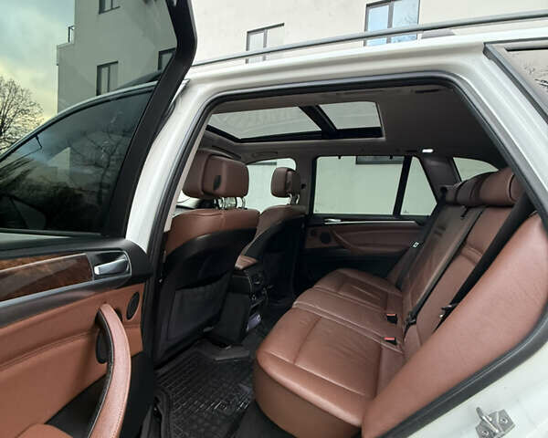 Белый БМВ Х5, объемом двигателя 2.99 л и пробегом 259 тыс. км за 16400 $, фото 9 на Automoto.ua