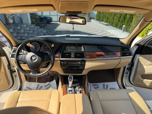 Белый БМВ Х5, объемом двигателя 3 л и пробегом 220 тыс. км за 12500 $, фото 12 на Automoto.ua