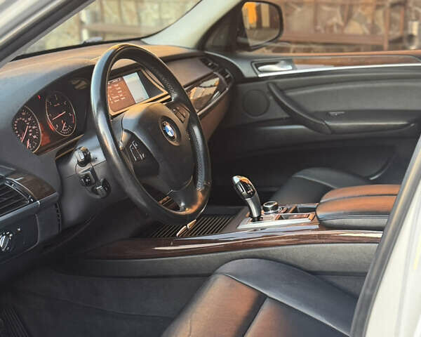 Білий БМВ Х5, об'ємом двигуна 3 л та пробігом 330 тис. км за 15500 $, фото 51 на Automoto.ua