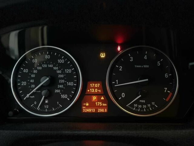 Белый БМВ Х5, объемом двигателя 3 л и пробегом 325 тыс. км за 13700 $, фото 14 на Automoto.ua