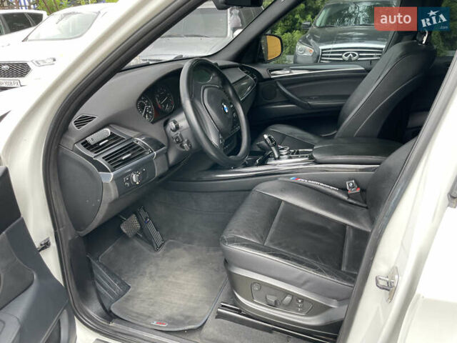 Белый БМВ Х5, объемом двигателя 2.98 л и пробегом 226 тыс. км за 14000 $, фото 4 на Automoto.ua