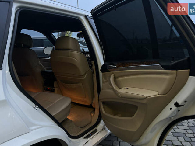 Белый БМВ Х5, объемом двигателя 3 л и пробегом 325 тыс. км за 13700 $, фото 25 на Automoto.ua