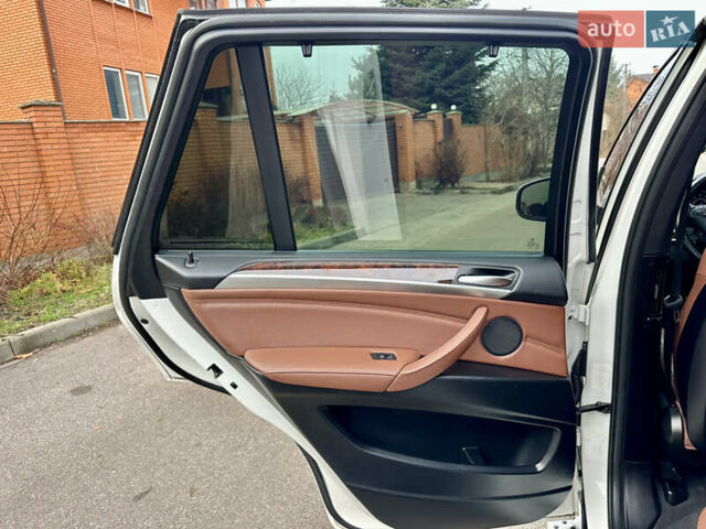 Белый БМВ Х5, объемом двигателя 3 л и пробегом 214 тыс. км за 18500 $, фото 28 на Automoto.ua