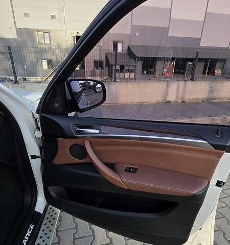 Белый БМВ Х5, объемом двигателя 2.98 л и пробегом 218 тыс. км за 16900 $, фото 16 на Automoto.ua