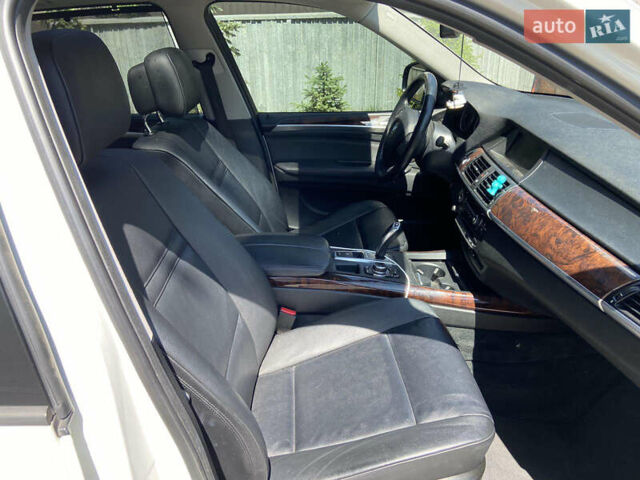 Білий БМВ Х5, об'ємом двигуна 2.99 л та пробігом 200 тис. км за 17100 $, фото 13 на Automoto.ua