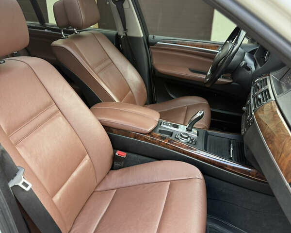 Білий БМВ Х5, об'ємом двигуна 2.99 л та пробігом 259 тис. км за 16000 $, фото 21 на Automoto.ua