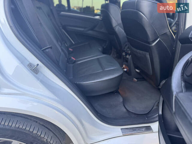 Белый БМВ Х5, объемом двигателя 3 л и пробегом 234 тыс. км за 15800 $, фото 52 на Automoto.ua