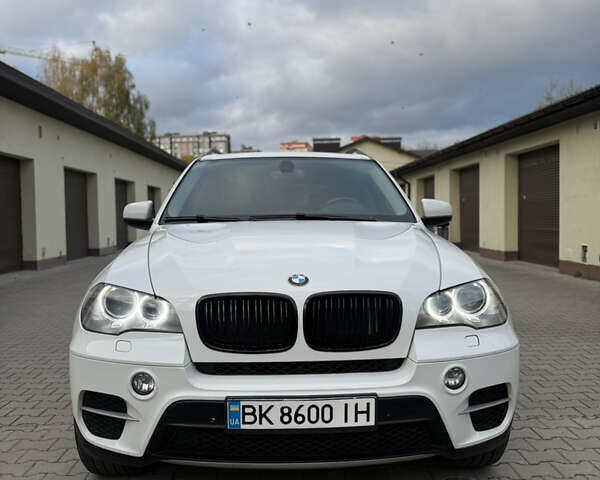 Білий БМВ Х5, об'ємом двигуна 2.99 л та пробігом 259 тис. км за 16000 $, фото 4 на Automoto.ua