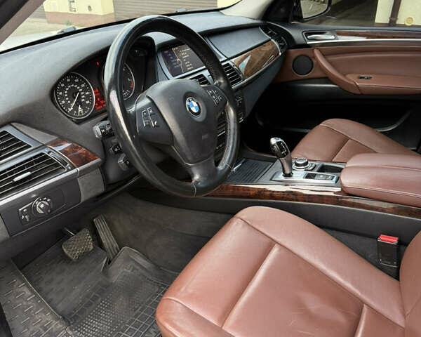 Белый БМВ Х5, объемом двигателя 2.99 л и пробегом 259 тыс. км за 16500 $, фото 8 на Automoto.ua