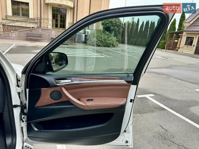 Белый БМВ Х5, объемом двигателя 3 л и пробегом 214 тыс. км за 18499 $, фото 32 на Automoto.ua