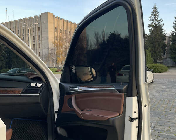 Белый БМВ Х5, объемом двигателя 2.98 л и пробегом 238 тыс. км за 13800 $, фото 11 на Automoto.ua