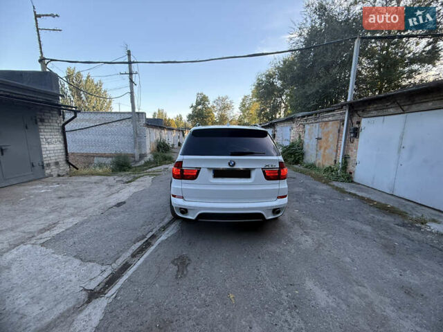 Белый БМВ Х5, объемом двигателя 3.5 л и пробегом 315 тыс. км за 18000 $, фото 4 на Automoto.ua