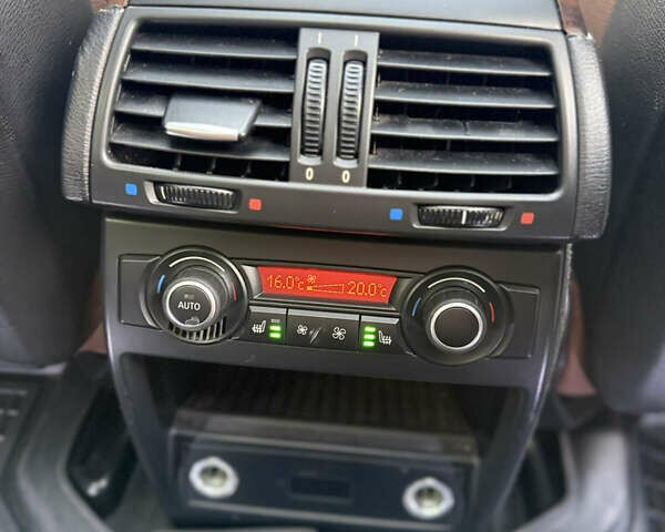 Білий БМВ Х5, об'ємом двигуна 2.99 л та пробігом 259 тис. км за 16000 $, фото 25 на Automoto.ua