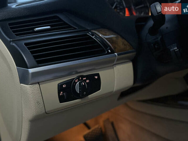 Белый БМВ Х5, объемом двигателя 3 л и пробегом 325 тыс. км за 13700 $, фото 19 на Automoto.ua