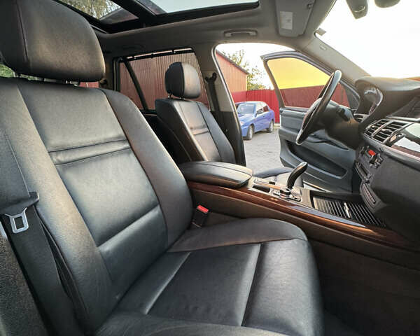 Білий БМВ Х5, об'ємом двигуна 3 л та пробігом 330 тис. км за 15500 $, фото 94 на Automoto.ua