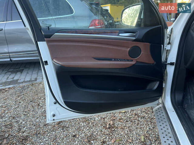 Белый БМВ Х5, объемом двигателя 2.98 л и пробегом 171 тыс. км за 12500 $, фото 11 на Automoto.ua
