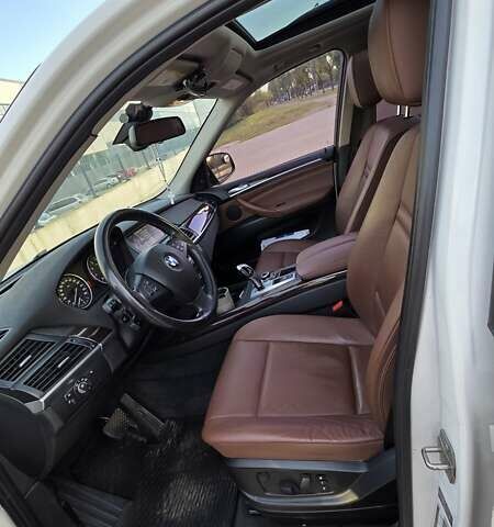 Белый БМВ Х5, объемом двигателя 2.98 л и пробегом 218 тыс. км за 16900 $, фото 17 на Automoto.ua