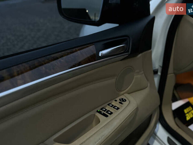 Белый БМВ Х5, объемом двигателя 3 л и пробегом 325 тыс. км за 13700 $, фото 18 на Automoto.ua