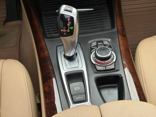 Белый БМВ Х5, объемом двигателя 3 л и пробегом 217 тыс. км за 13950 $, фото 17 на Automoto.ua