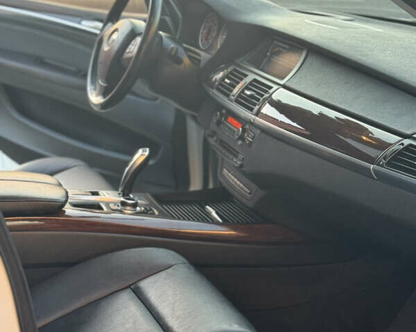 Білий БМВ Х5, об'ємом двигуна 3 л та пробігом 330 тис. км за 15200 $, фото 92 на Automoto.ua