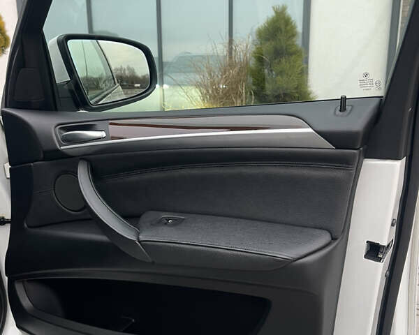 Белый БМВ Х5, объемом двигателя 2.99 л и пробегом 270 тыс. км за 19200 $, фото 47 на Automoto.ua