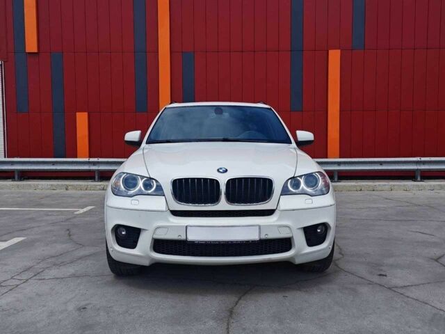 Белый БМВ Х5, объемом двигателя 3 л и пробегом 148 тыс. км за 17000 $, фото 1 на Automoto.ua