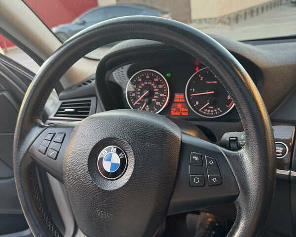 Білий БМВ Х5, об'ємом двигуна 3 л та пробігом 330 тис. км за 15500 $, фото 66 на Automoto.ua