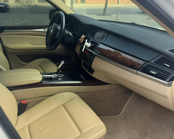 Білий БМВ Х5, об'ємом двигуна 2.98 л та пробігом 294 тис. км за 14700 $, фото 9 на Automoto.ua