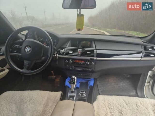 Белый БМВ Х5, объемом двигателя 2.99 л и пробегом 307 тыс. км за 20000 $, фото 8 на Automoto.ua