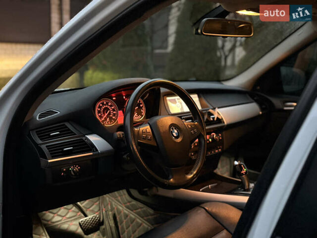 Белый БМВ Х5, объемом двигателя 3 л и пробегом 264 тыс. км за 10900 $, фото 4 на Automoto.ua
