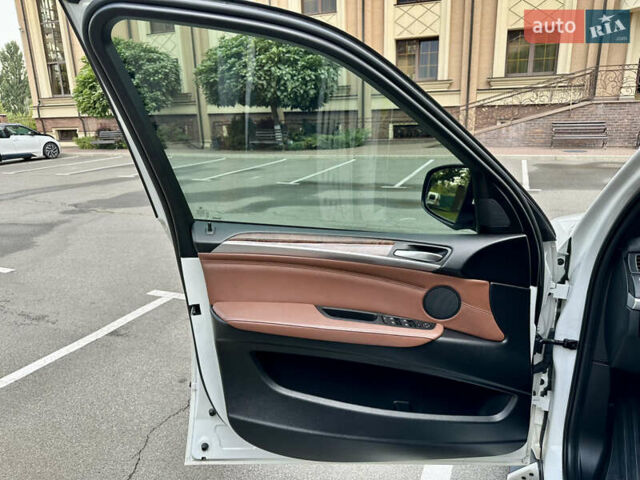 Белый БМВ Х5, объемом двигателя 3 л и пробегом 214 тыс. км за 18499 $, фото 30 на Automoto.ua