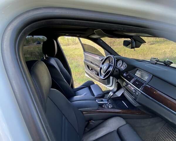 Белый БМВ Х5, объемом двигателя 2.99 л и пробегом 185 тыс. км за 21000 $, фото 6 на Automoto.ua