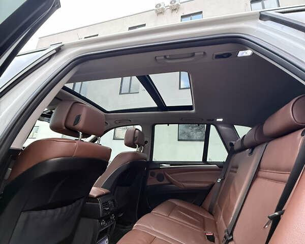 Белый БМВ Х5, объемом двигателя 2.99 л и пробегом 259 тыс. км за 16400 $, фото 14 на Automoto.ua