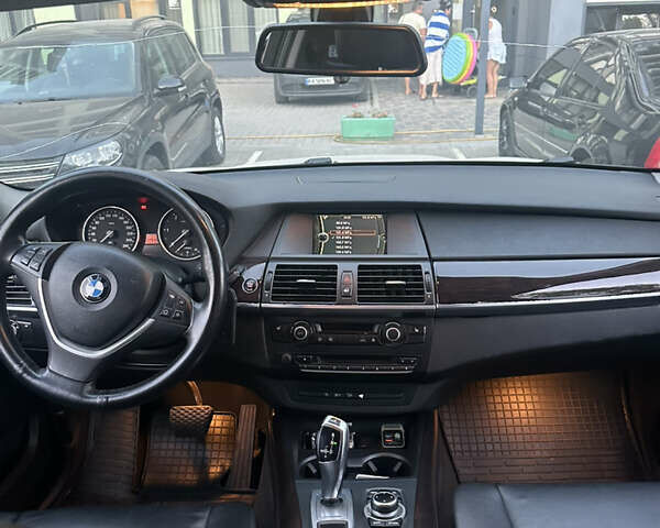 Білий БМВ Х5, об'ємом двигуна 2.99 л та пробігом 190 тис. км за 17500 $, фото 28 на Automoto.ua