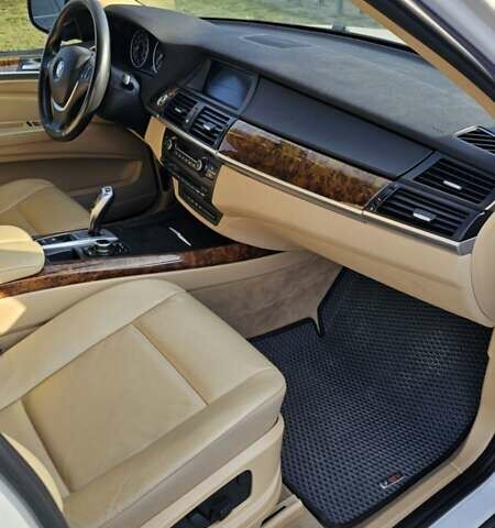 Белый БМВ Х5, объемом двигателя 3 л и пробегом 347 тыс. км за 17000 $, фото 7 на Automoto.ua