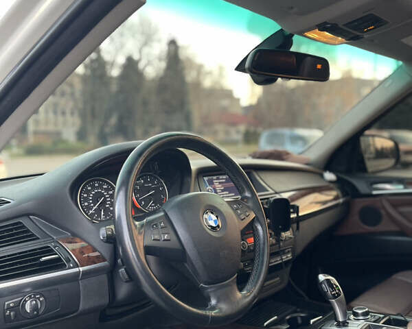 Белый БМВ Х5, объемом двигателя 2.98 л и пробегом 238 тыс. км за 13800 $, фото 14 на Automoto.ua