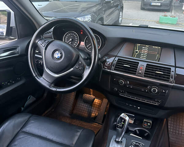 Білий БМВ Х5, об'ємом двигуна 2.99 л та пробігом 190 тис. км за 17500 $, фото 23 на Automoto.ua
