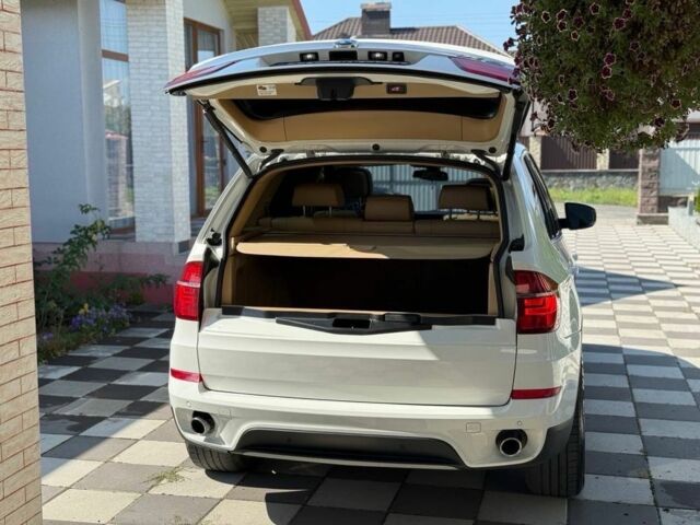 Белый БМВ Х5, объемом двигателя 3 л и пробегом 220 тыс. км за 12500 $, фото 6 на Automoto.ua