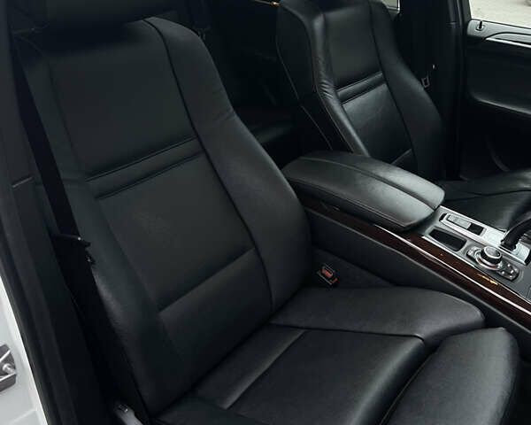 Белый БМВ Х5, объемом двигателя 2.99 л и пробегом 270 тыс. км за 19200 $, фото 56 на Automoto.ua