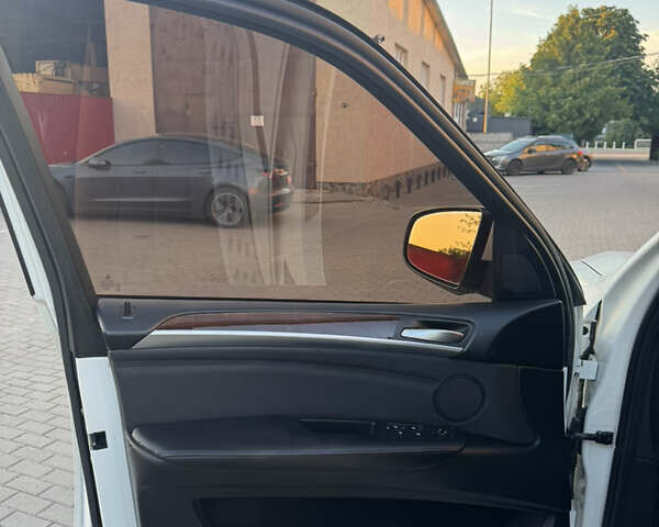 Білий БМВ Х5, об'ємом двигуна 3 л та пробігом 330 тис. км за 15500 $, фото 44 на Automoto.ua