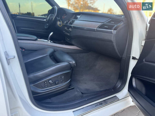 Белый БМВ Х5, объемом двигателя 3 л и пробегом 234 тыс. км за 15800 $, фото 44 на Automoto.ua